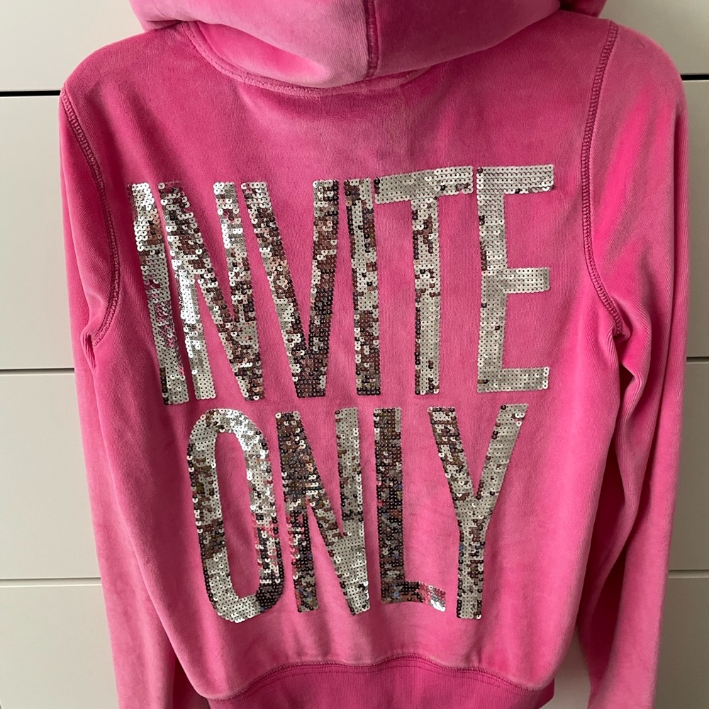 VS PINK 💕 ✨INVITE ONLY 💕✨ velour pink zip-up